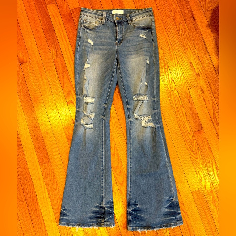 Vervet flare, distressed, stretchy jeans.